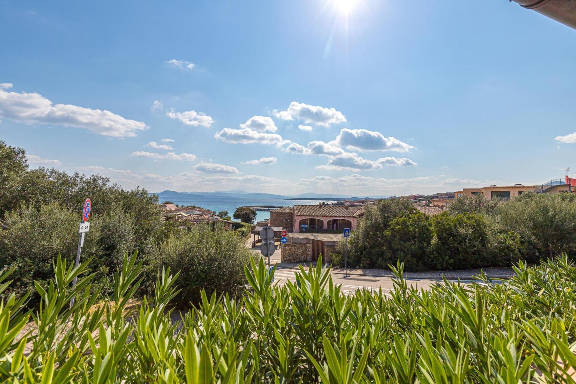 Villetta Franca 100M From The Beach - Happy Rentals Golfo Aranci Kültér fotó